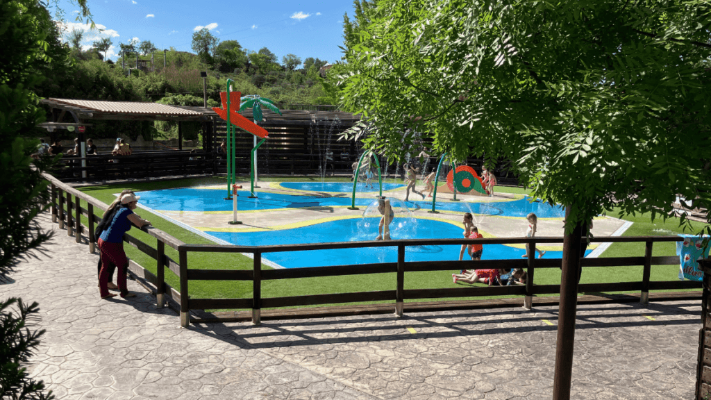 zona de agua en sendaviva