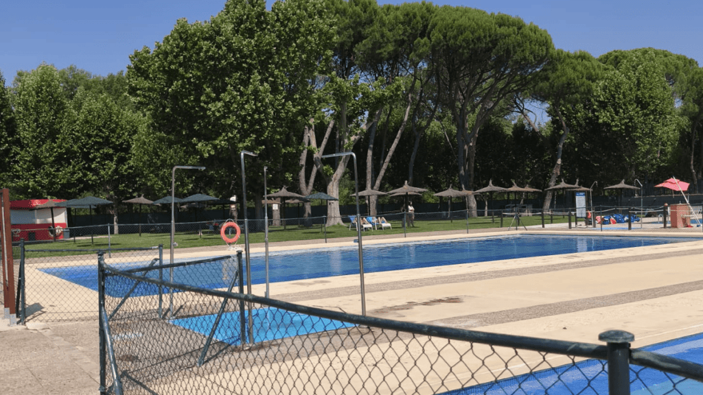  piscina al aire libre de somontes