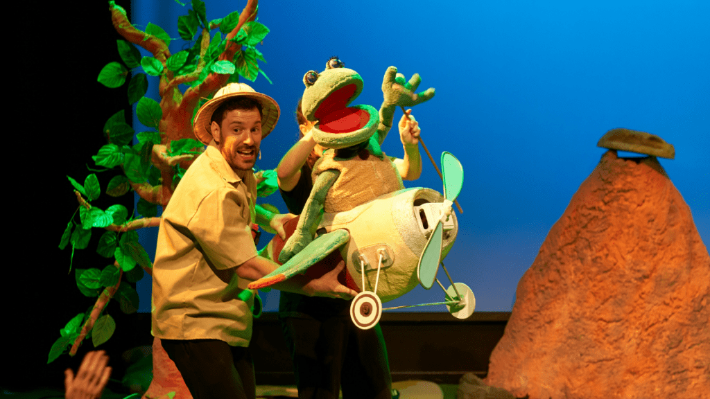 la obra de teatro rana y los dinos