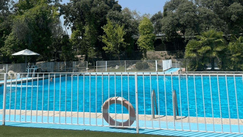 piscina de verano en somontes